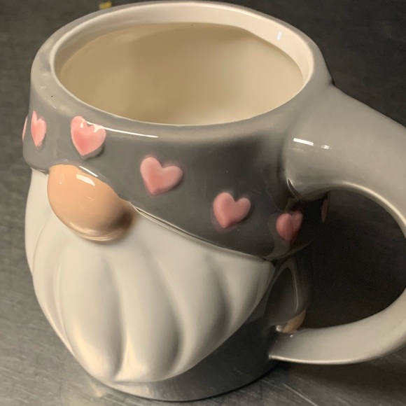 Gnome with hearts mug - Picture 2 of 4